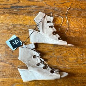 DOLCE VITA STRAPPY WEDGES SIZE 8